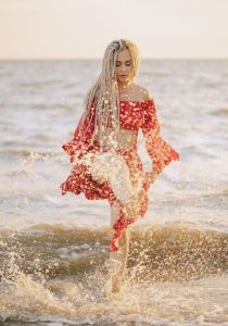 Кристина когалымская индивидуалка на пляже